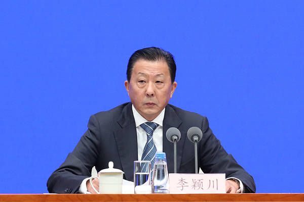 拜仁官方：签下22岁边锋萨拉戈萨，转会费1500万欧拜仁慕尼黑官方宣布，球队签下22岁西班牙边锋，效力于格拉纳达的萨拉戈萨，他将于明年夏天加盟拜仁，合同为期五年。